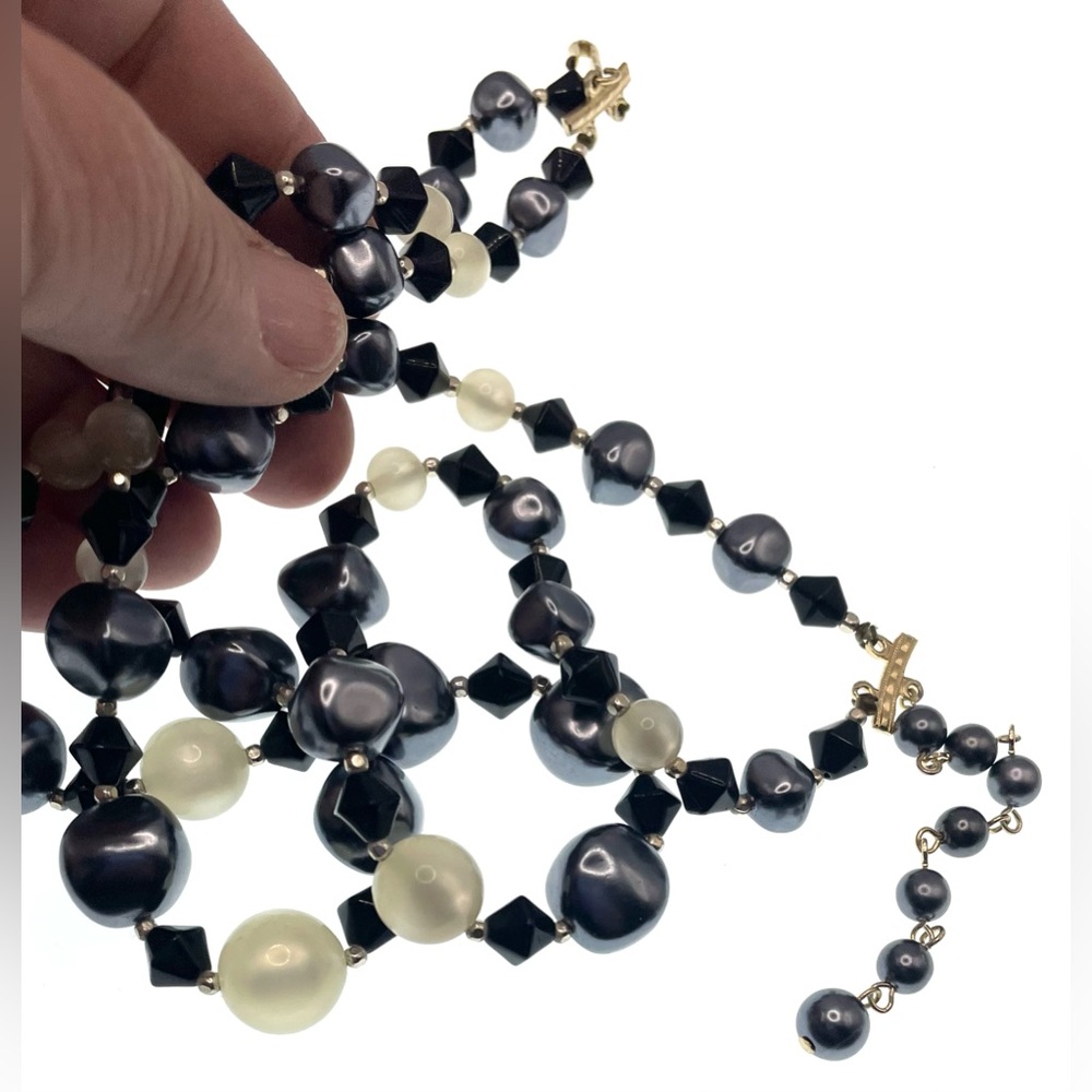 Vintage Signed JAPAN Multi Strand Black and White Iridescent Beaded Necklace - Picture 5 of 8